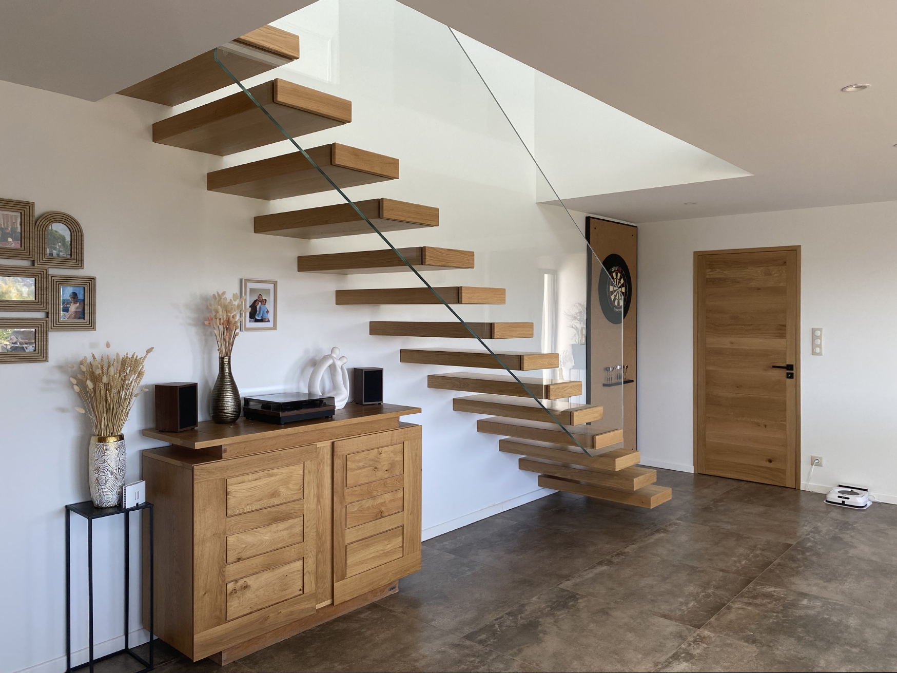 Escalier flottant autoporteur design en bois massif - AFB Escaliers