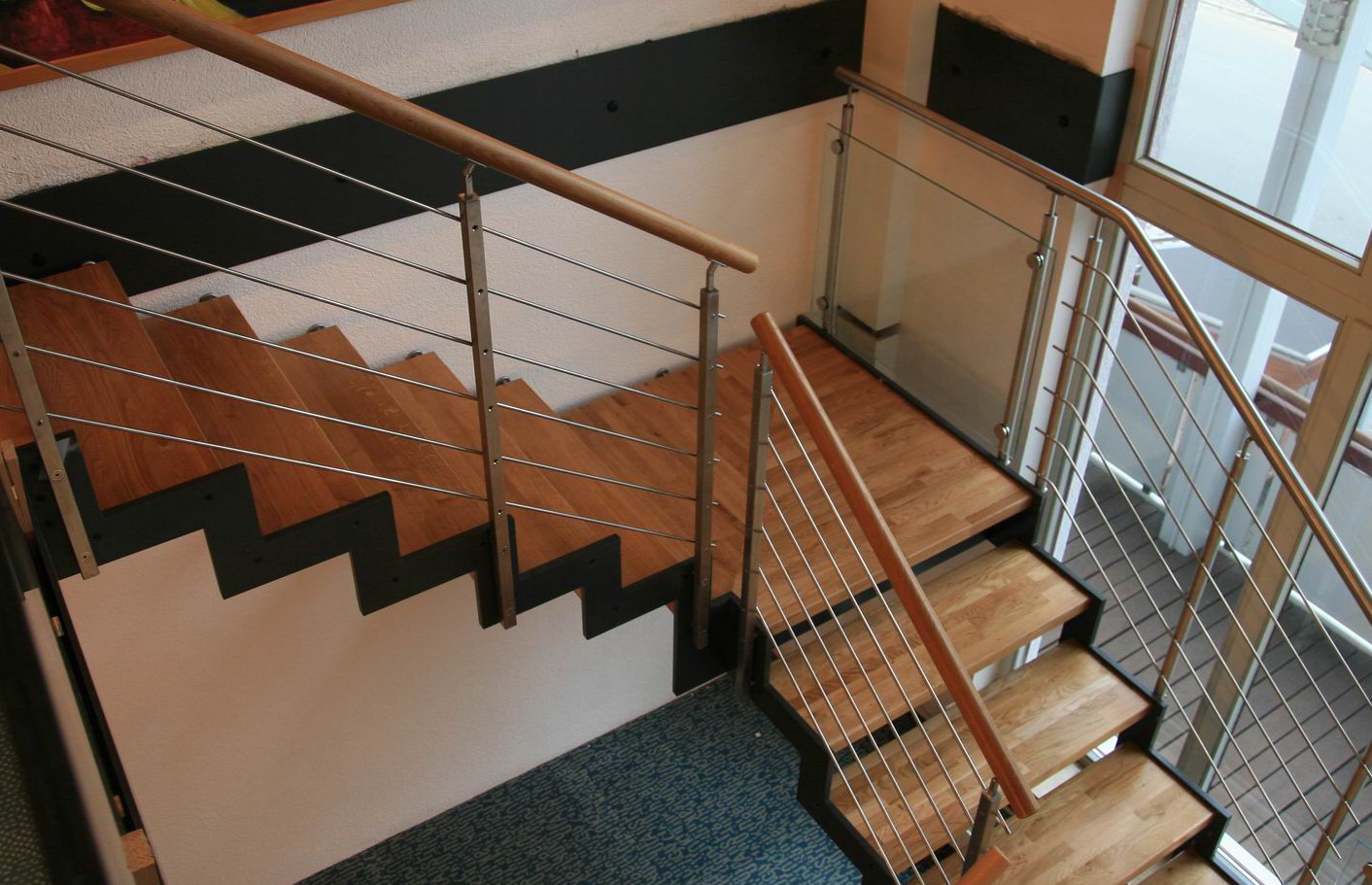 Escalier deux-quart-tournant an bois-métal avec palier | Treppenmeister